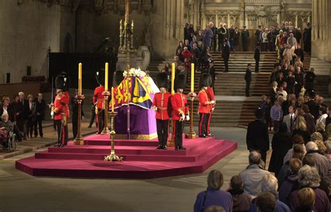 Queen elizabeth the queen mother's funeral procession. This Is What Happens When the Queen Dies