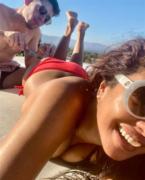 Priyanka Chopra Bikini And Barefoot On A Yacht 6 Photos The Fappening