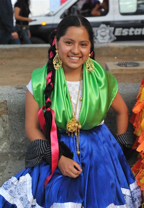 smiling woman from oaxaca beautiful mexican women mexican girl women