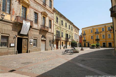 Le fiamme minacciano i centri abitati. Oristano, Piazza Martini - Sardegna