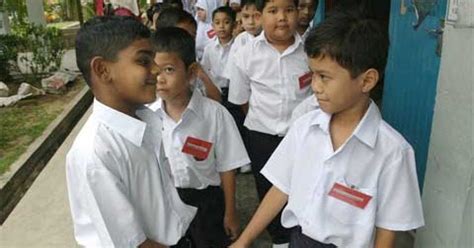 Belas kasihan bersimpati terhadap kesusahan orang lain3. Bahasa Melayu Tahun 5: Nilai Murni : HORMAT MENGHORMATI