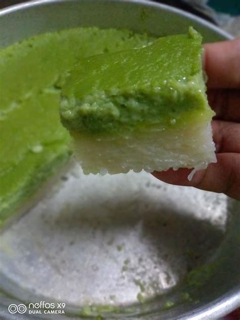 Beras pulut direndam 1 jam kemudian dikukus dengan sedikit air serta sesudu minyak masak (untuk mencantikkan pulut). Resepi Pilihan: Kuih Pulut Sekaya Paling Terliur | Iluminasi