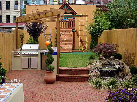 A backyard or a space at the back of your house could be a good start to living in the middle of a beautiful lively nature. Small backyard designs entertaining | Outdoor furniture ...
