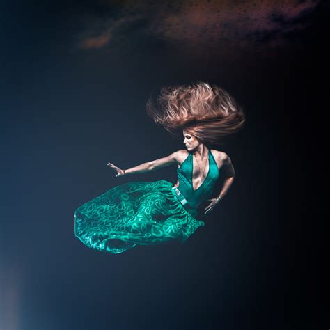 Video Fine Art Underwater Portrait Photographer Anhede Kickass