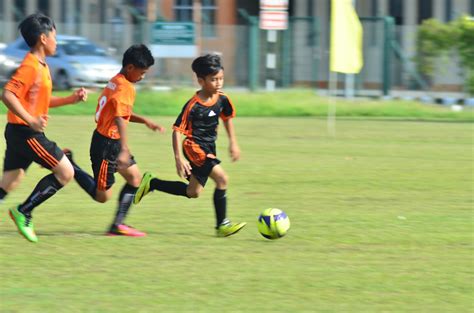 Pada sepak bola banyak aturan yang harus dipatuhi para pemain maupun pelatih. JPKKBelait: PERLAWANAN AKHIR KEJOHANAN BOLA SEPAK SEKOLAH ...