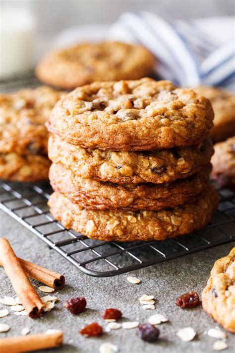 Entdecke rezepte, einrichtungsideen, stilinterpretationen und andere ideen zum ausprobieren. Thick and Chewy Oatmeal Raisin Cookies | The PKP Way