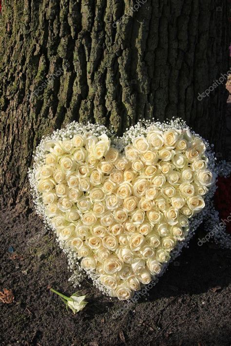 Heart Shaped Sympathy Flower Arrangement White Roses — Stock Photo