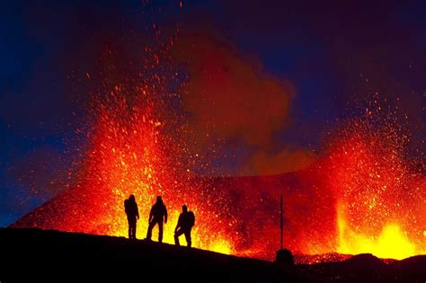The volcano has erupted relatively frequently since the last glacial period, most recently in 2010, when. Vulkanausbruch auf Island: Feuer im Eis - DER SPIEGEL
