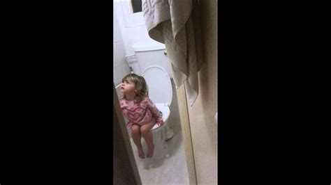 Crazy Girl Singing On Toilet Youtube