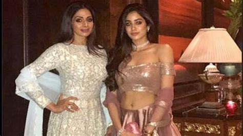 Sridevi And Her Daughter Jhanvi Kapoors Flaunt A Royal Avatar Youtube