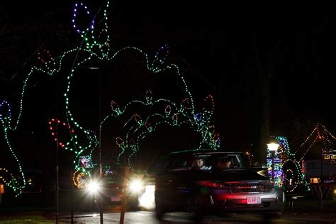 11 Christmas Light Displays To Visit Around Des Moines This Holiday Season