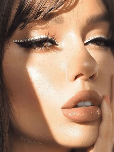 45 Cutest Crystal Eye Makeup Ideas To Copy 2022 Rhinestone Eye Makeup Trend Rhinestone