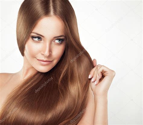hermosa chica con cabello largo marrón — foto de stock © edwardderule 59015445