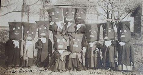 20 Incredibly Unsettling Vintage Halloween Costumes That Will Give You