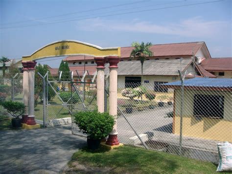 In fact, the name of the institution was changed several times since its inception in 1911, in order to create a more positive image and perception about psychiatric. P for Phyllis: I went to Tanjung Rambutan!