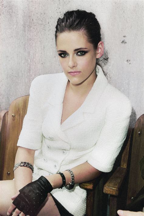 thisisyourbrainonrobsten leaving this here… because damn shes beautiful kristen stewart and
