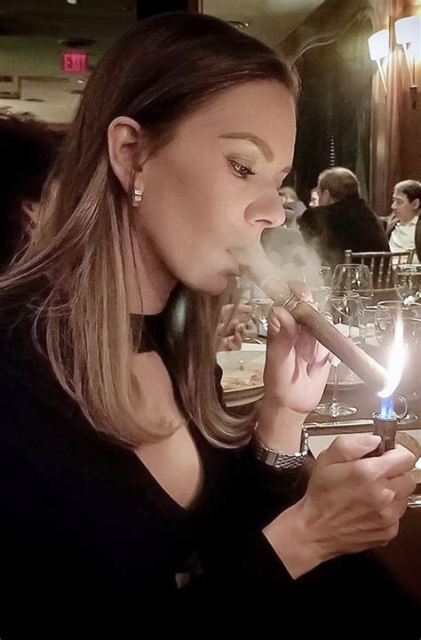 Pin Von VSM Auf Cigars Rauchende Frauen Zigarren Und Frauen Zigarren