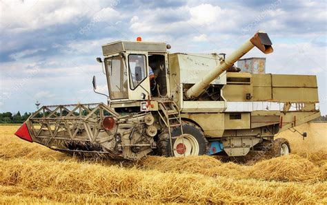 Photos: old combine harvester | Old Combine Harvester — Stock Photo ...