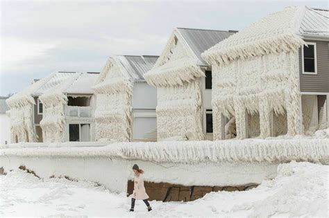 Photos Beachfront Houses Along Lake Erie Are Draped In Ice After The