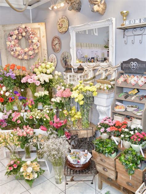 Odham's flower shop is a flower shop in new bern delivering fresh flowers to the great citizens around the area. florist window display ideas | 25+ best ideas about Flower ...
