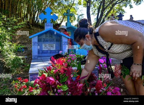 Suchitoto, El Salvador. 02nd Nov, 2021. A woman lays flowers on the