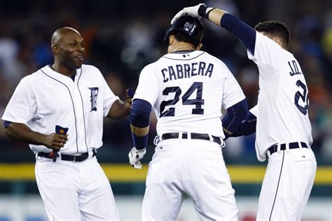 miguel cabrera helps detroit tigers lower magic number to five