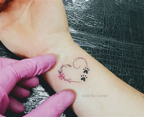 Tätowierungen zur Wiedererleben an Haustiere. #Memorialtattoos #