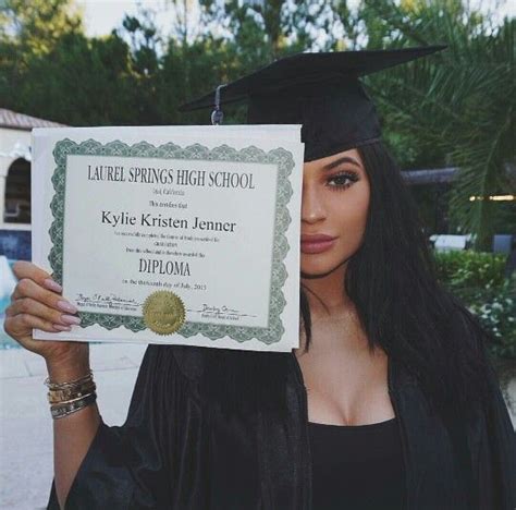 Graduate Kendall And Kylie Jenner Graduation Pictures Kylie Jenner