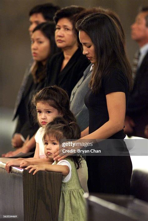 Theresa Cunningham Stands With Daughters Kyla Left And Hannah During