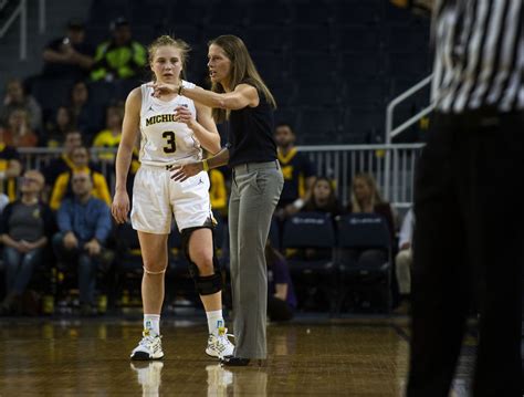 The official facebook fan page of the michigan state. Michigan, MSU move up in AP Top 25 women's basketball rankings - mlive.com