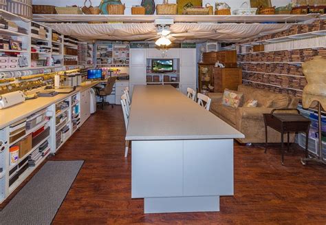 Today i'd like to share some awesome craft tables you can build yourself using these plans and tutorials. Converted garage is now a workshop/craft room! #design # ...