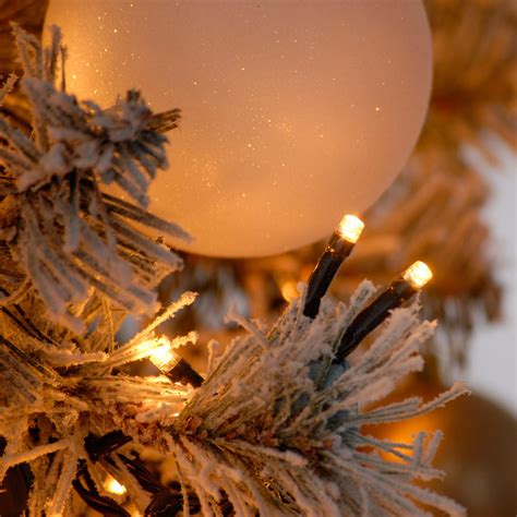 Festive Indoor And Outdoor Flickering 5ft Christmas Tree Lights 600 Warm