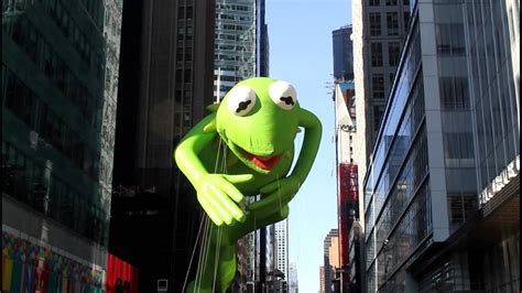 Kermit At Thanksgiving Day Parade Youtube