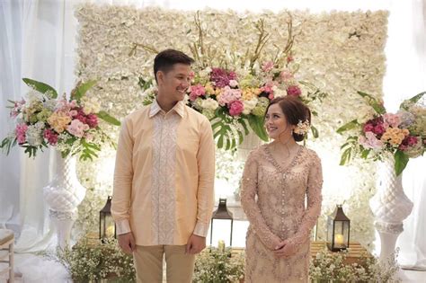 12 inspirasi kebaya hijab kekinian untuk acara wisuda, pilih mana? 12 Inspirasi Kebaya Couple Buat Tunangan, Serasi Memesona