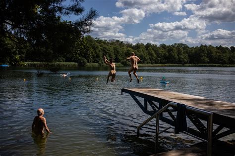 En Alemania La Libertad También Significa Estar Al Desnudo The New