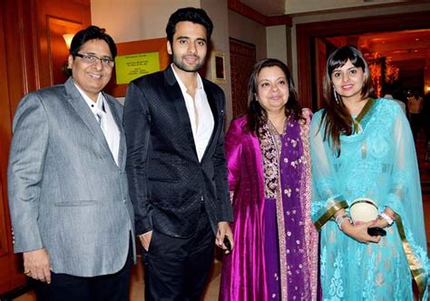 Jackky bhagnani is an indian hindi film actor. Jackky Bhagnani Family, Contact-number, Affairs, Friends ...