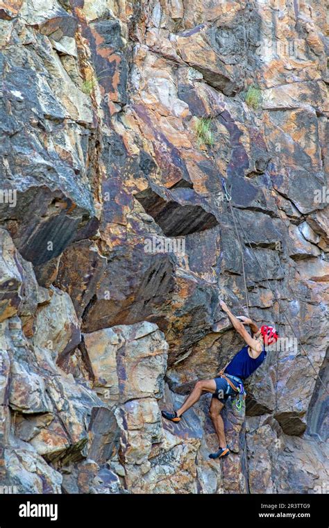 Rock Climbing On The Kangaroo Point Cliffs In Brisbane Stock Photo Alamy