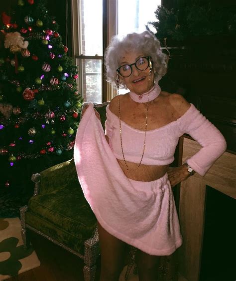 See This Instagram Photo By Baddiewinkle • 156k Likes Sexy Older Women Stylish Older Women
