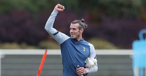 Emosi gareth bale memuncak ketika masa depannya kembali dipertanyakan. Picture special: Gareth Bale in training as Welshman ...