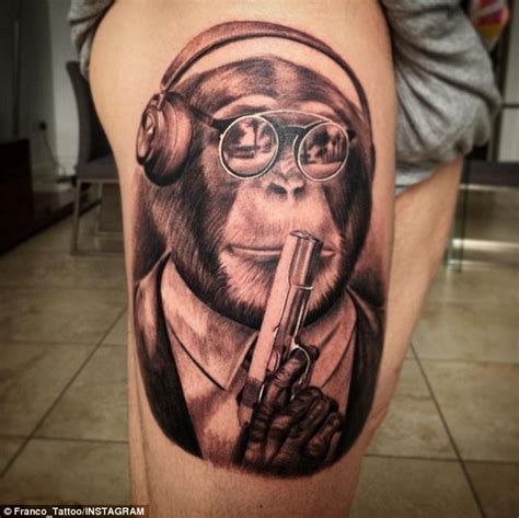 Alberto wears the tattoo of number 18 on the front side of his right leg. Liverpool defender Alberto Moreno shows off huge tattoo of ...