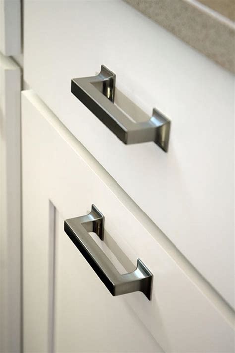 100 square meter supplying ability: Kitchen renovation: knobs vs pulls | Kitchen cabinet handles