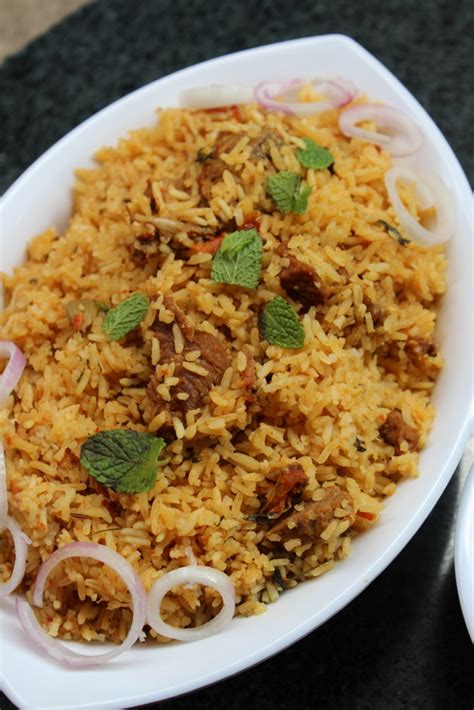 Each biryani recipe calls for fried onions and right here is the recipe on how to fry onions for biryani recipe. Ambur Mutton Biryani, Ambur Star Biryani - Yummy Indian ...