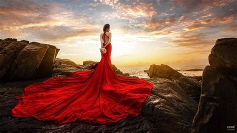 Женщина В Красном Платье Картинки