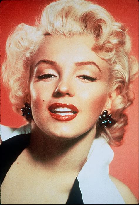 Marilyn monroe (/ ˈ m ær ə l ɪ n m ʌ n ˈ r oʊ /; What Marilyn Monroe Taught Me About Feminism | by Brooklyn ...