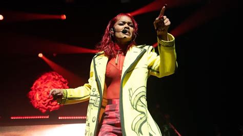 Video Shows Teyana Taylor Pausing La Show To Check On Fan In The Crowd