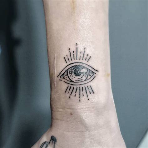 Ideas De Tatuajes Pequeños Para Hombres Circe Tattoo