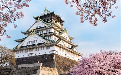 Osaka castle has a commanding presence on the osaka city's skyline. Osaka Castle - SilverKris