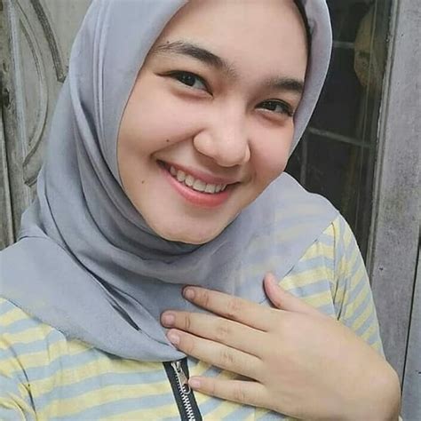 Gadis Berhijab Cantik Muda Cari Teman Curhat Hijab Smile