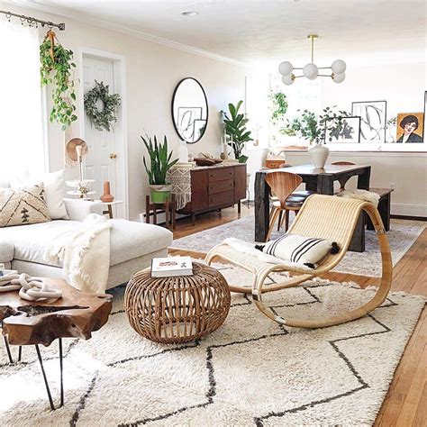 You never want to overwhelm the look of if you want your pillows to make a statement in your living room, you need to see the larger picture. Monday living room inspiration - Plants Spark Joy