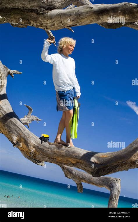 13 Jahre Alter Junge Am Strand Von Saleccia Stockfotos Und Bilder Kaufen Alamy